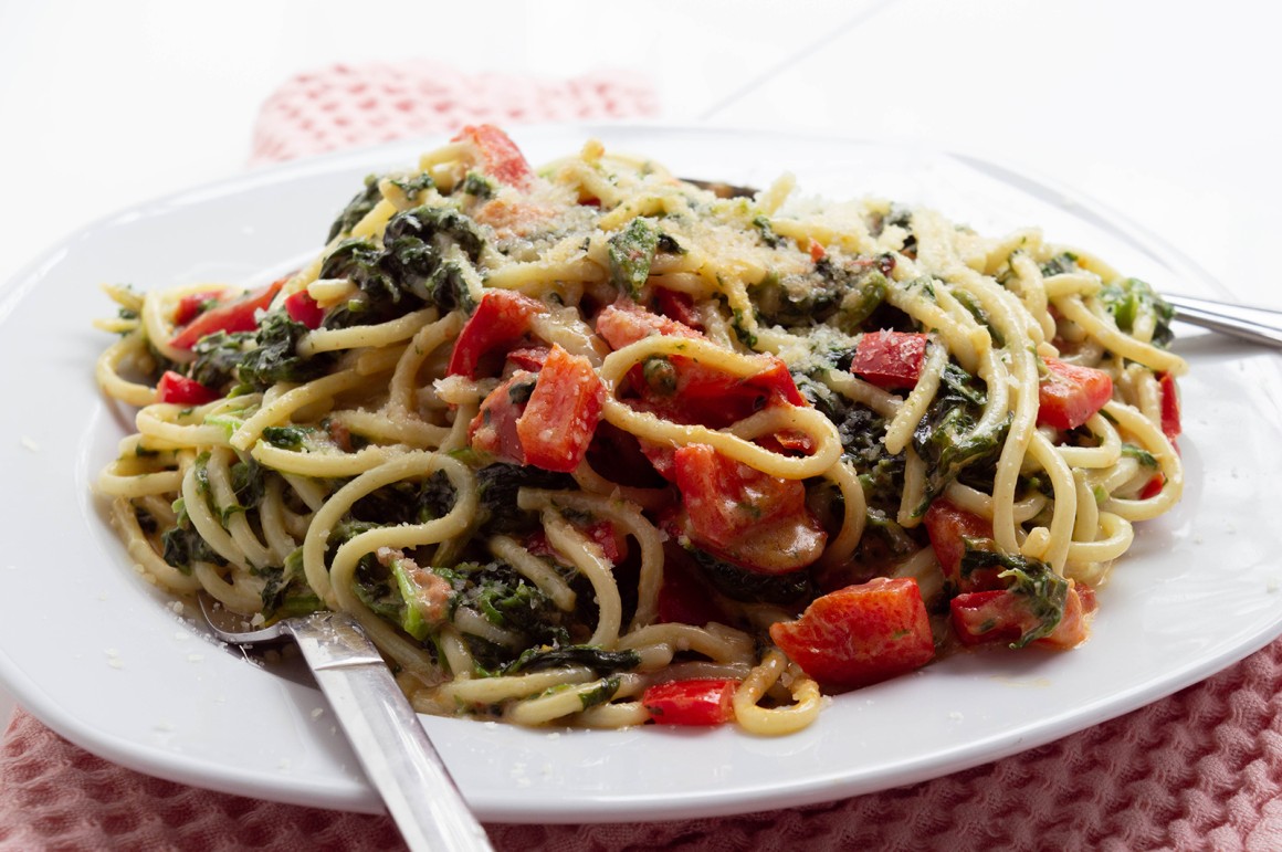 Pasta mit Spinat und Paprika - Rezept