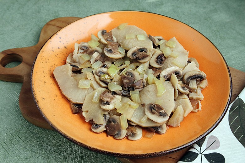 Bambussprossen mit Pilzen