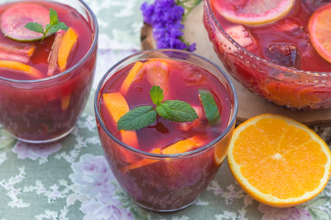 Weinbowle mit Orangen