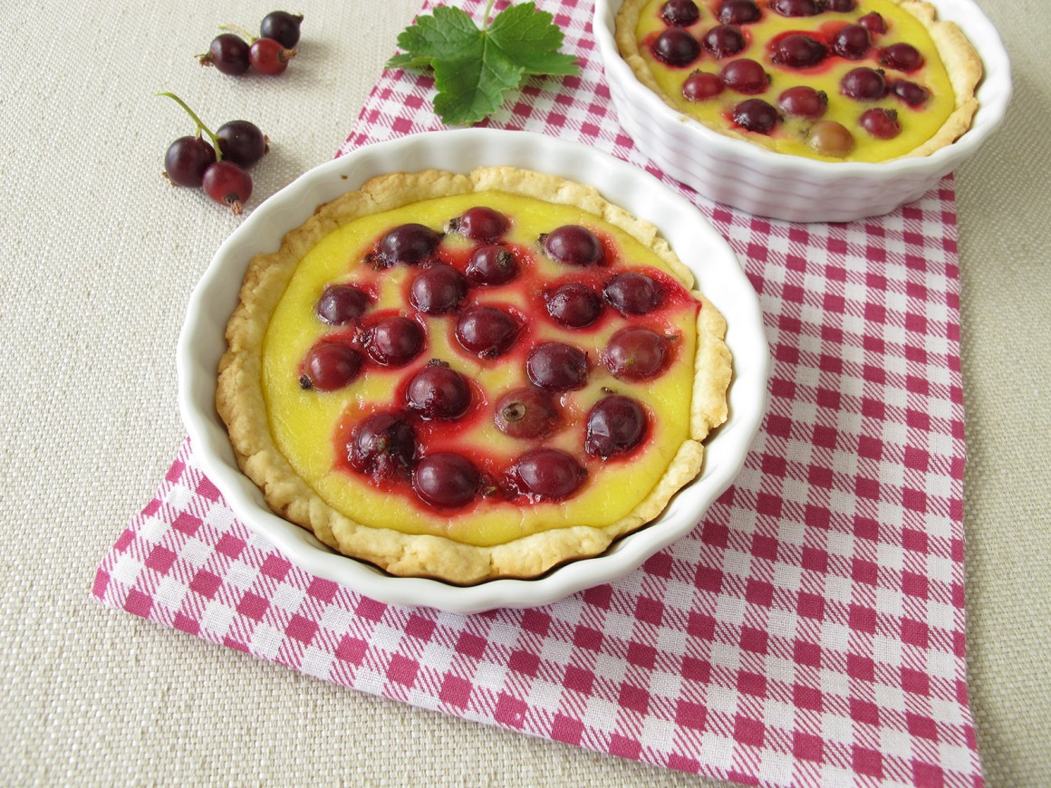 Jostabeerenkuchen mit Puddingcreme