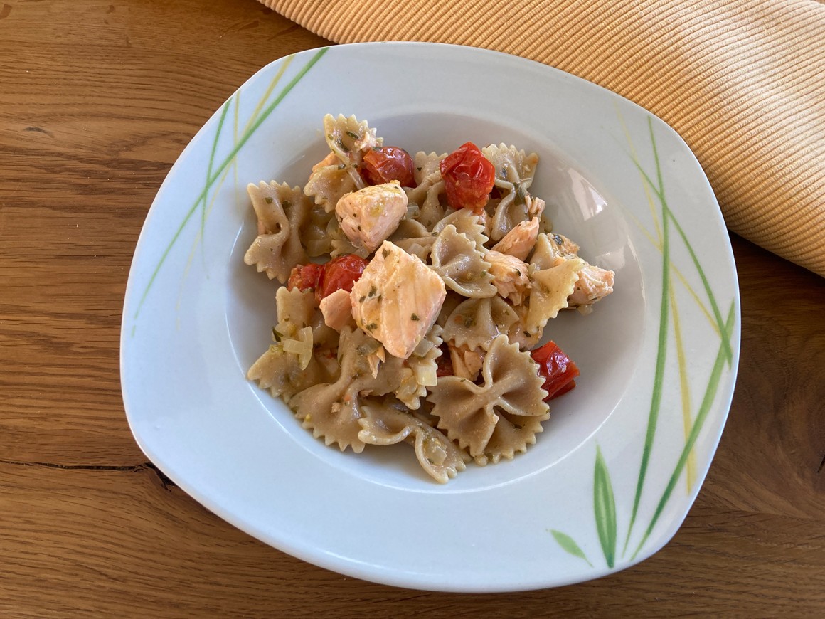 Pasta mit Lachs ohne Sahne