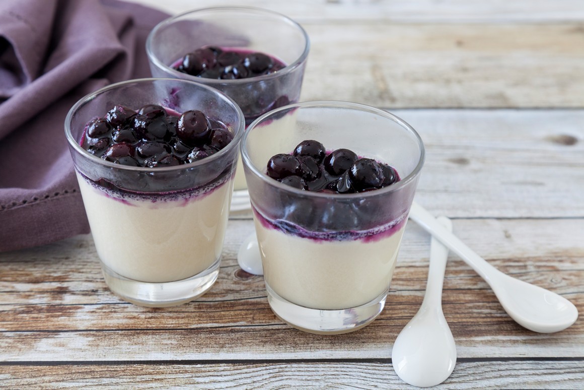 Cashewcreme mit Heidelbeeren