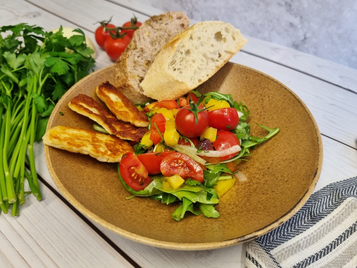 Grillkäse-Salat