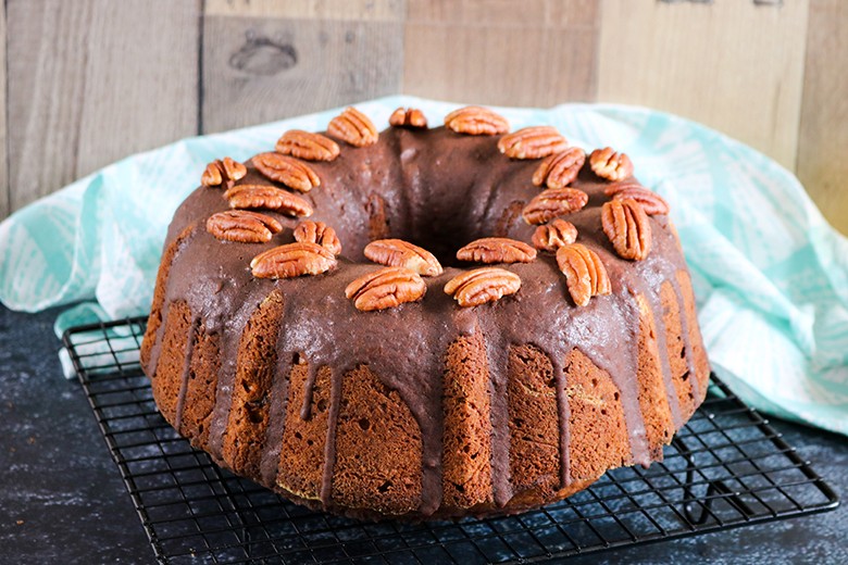 Glutenfreier Bananen-Gugelhupf mit Kaffee