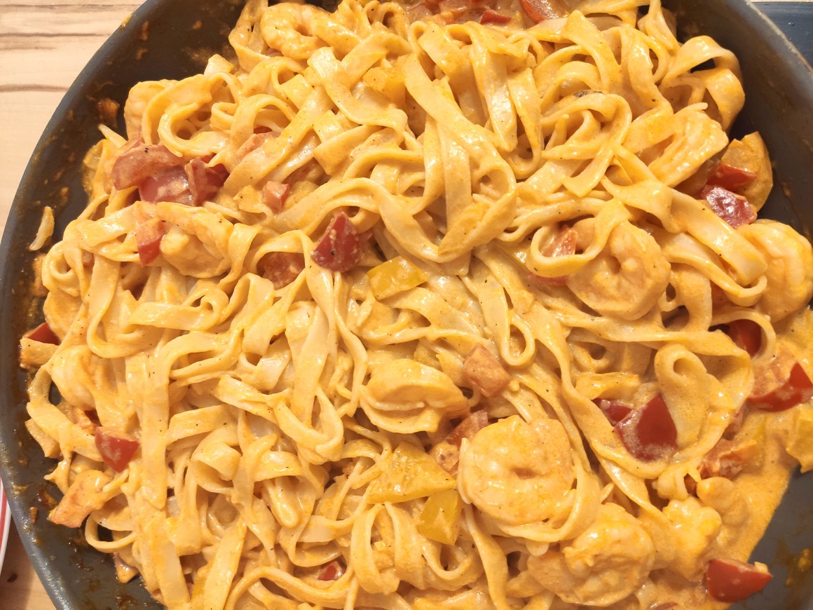 Pasta mit Paprika und Garnelen
