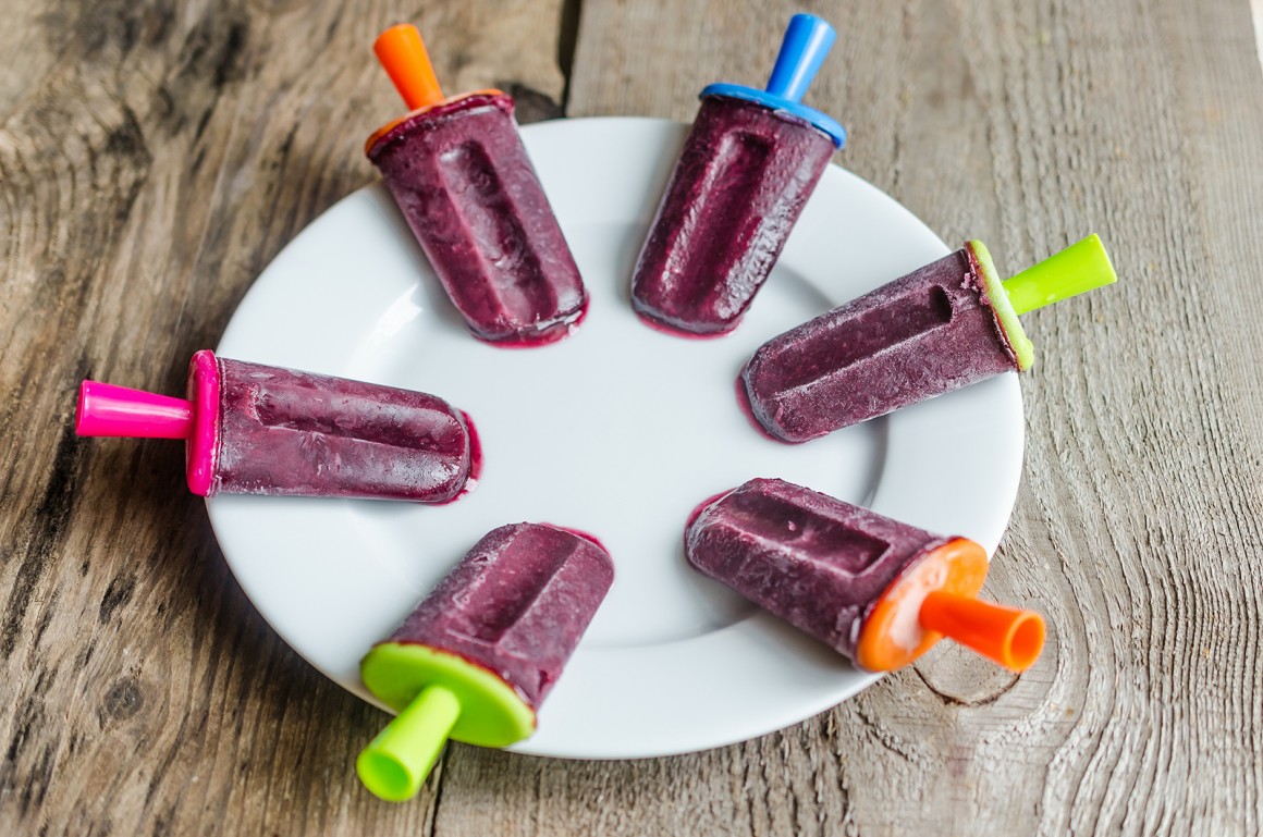 Zuckerfreies Blaubeereis am Stiel