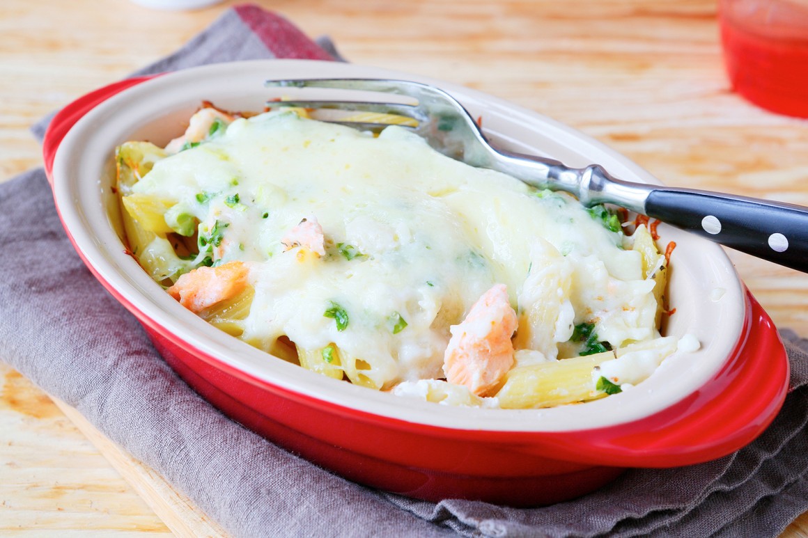 Überbackene Nudeln mit Lachs und Spinat