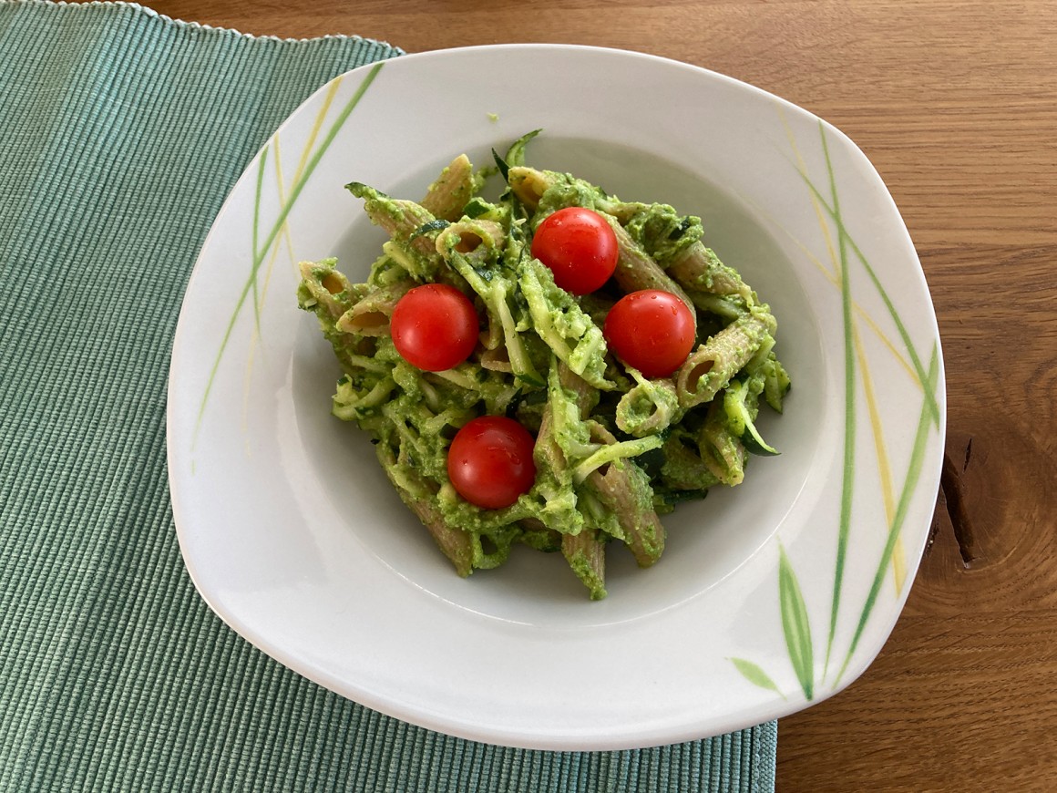 Pasta mit Avocado