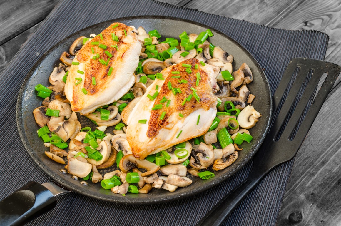 Hähnchenbrust auf Champignons