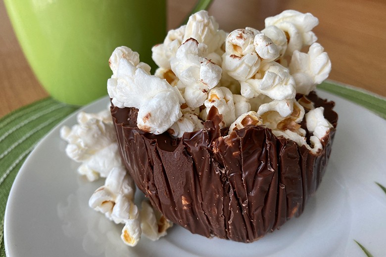 Tassenkuchen mit Schoko und Popcorn