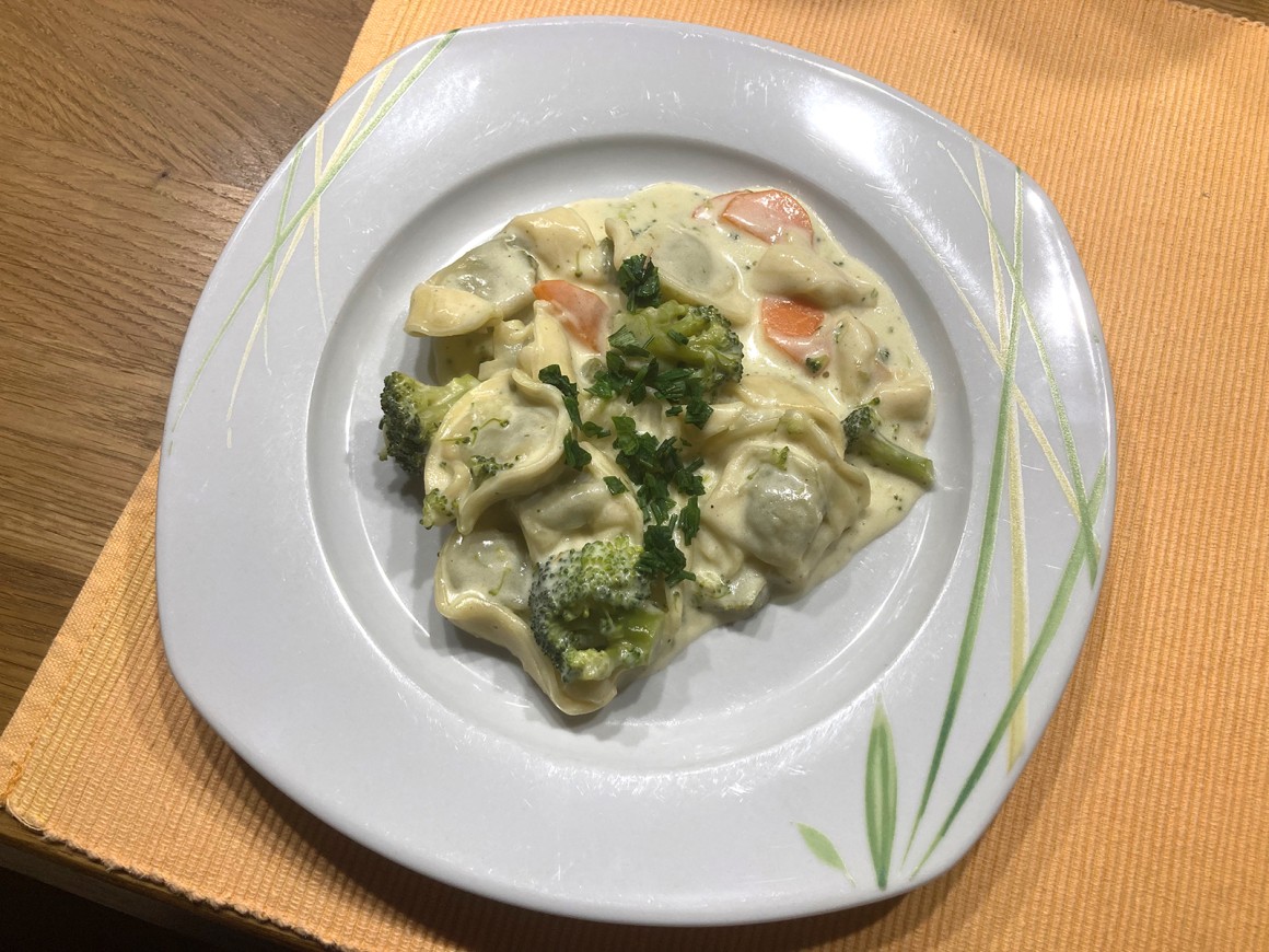 Tortellini in Käse-Sahne-Sauce - Rezept