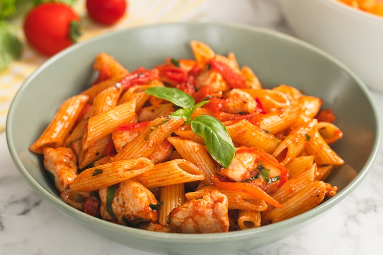Pasta mit Huhn und Tomaten