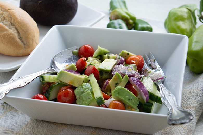 Tomaten-Gurken-Avocado-Salat