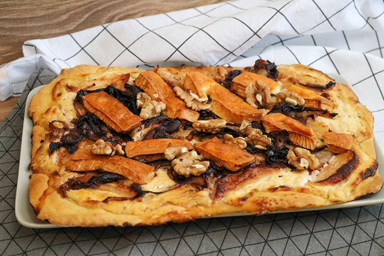 Flammkuchen mit Apfel