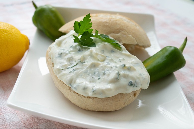 Feta-Aufstrich mit Zitrone und Petersilie