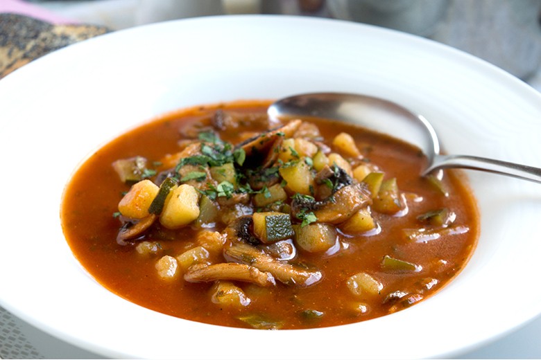 Tomatensuppe mit Gemüse
