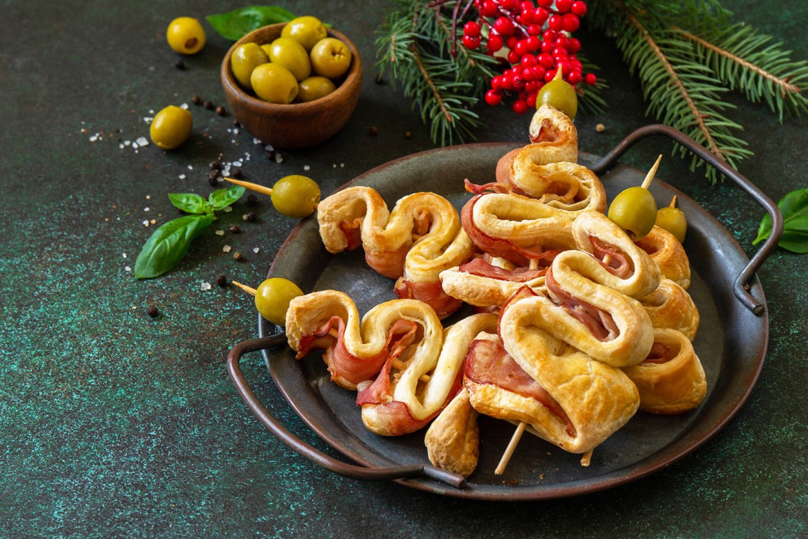 Pikante Weihnachtsbäume am Stiel