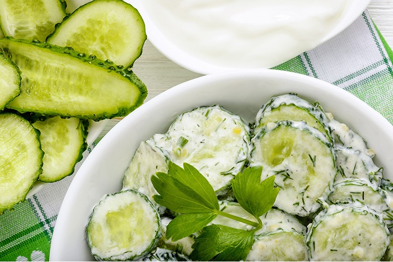 Eiersalat mit Oliven und Peperoni