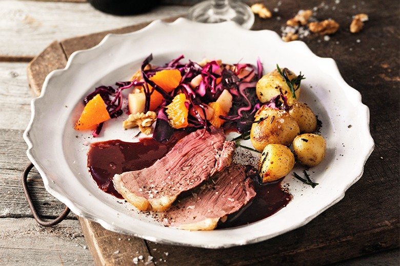 Lammbraten mit Rotkohl-Orangen-Salat