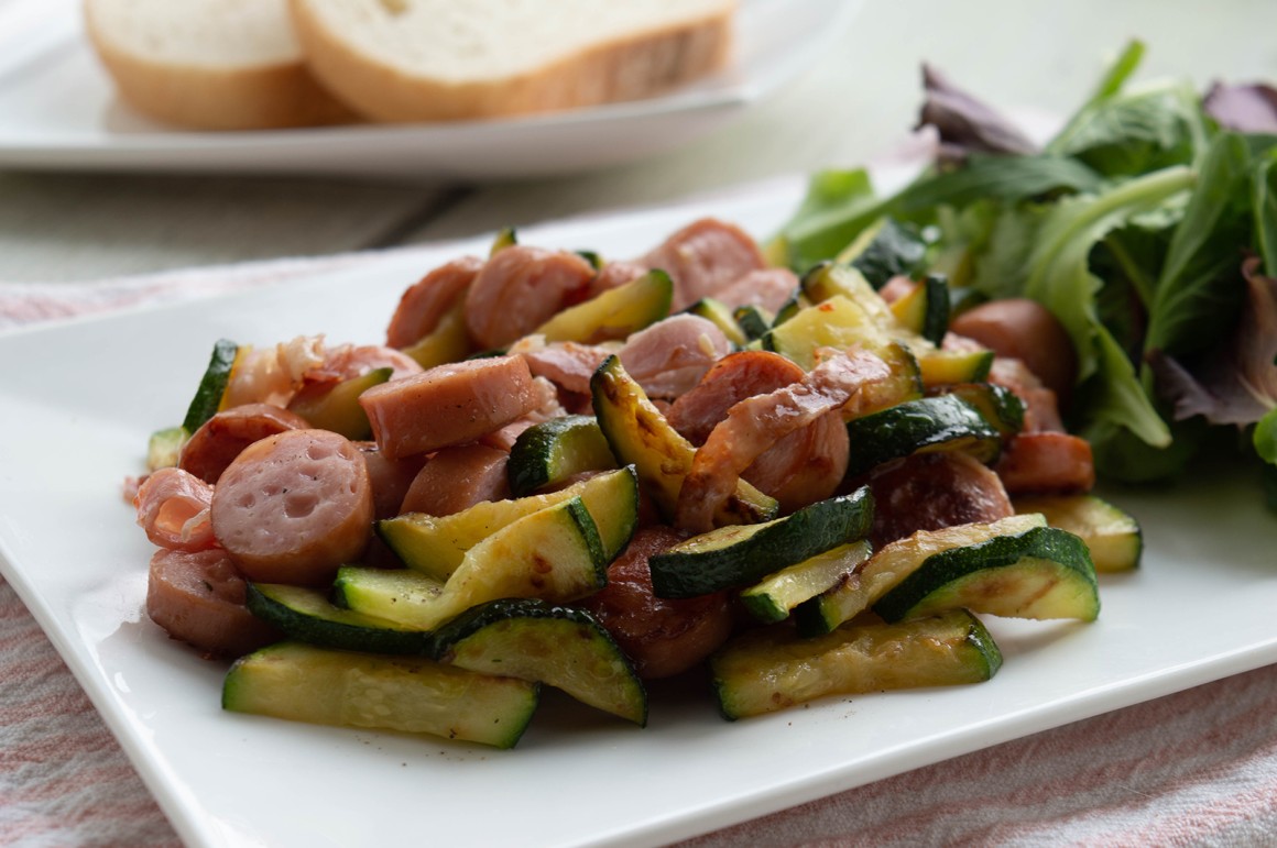 Zucchinipfanne mit Fleischwurst - rezept