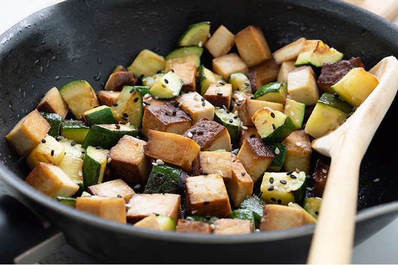 Schnelle Tofu-Zucchini-Pfanne