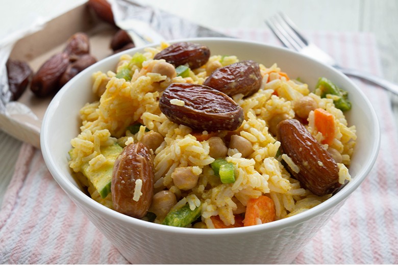 Reissalat mit Datteln