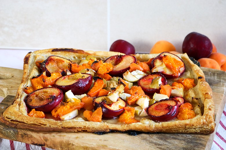 Schneller Pflaumenkuchen mit Aprikosen
