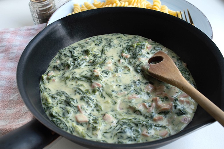 Spinatsauce mit Schinken