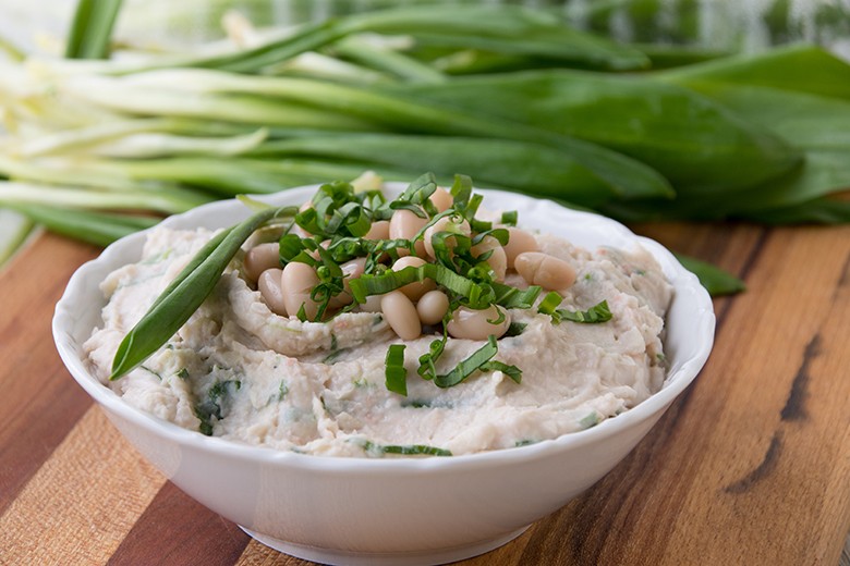 Weißer Bohnendip mit Bärlauch