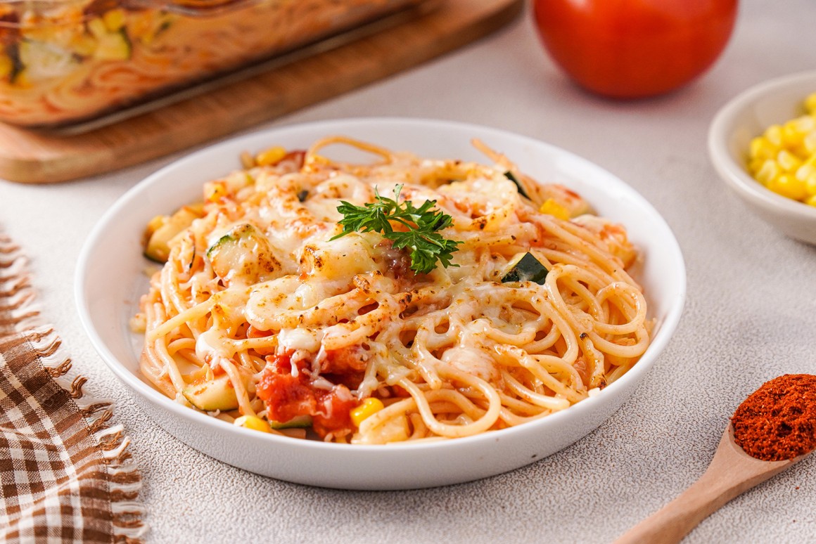 Nudelauflauf mit Zucchini und Tomaten