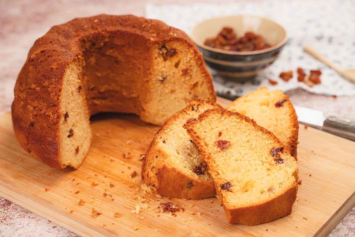 Hefegugelhupf mit Rosinen - Rezept