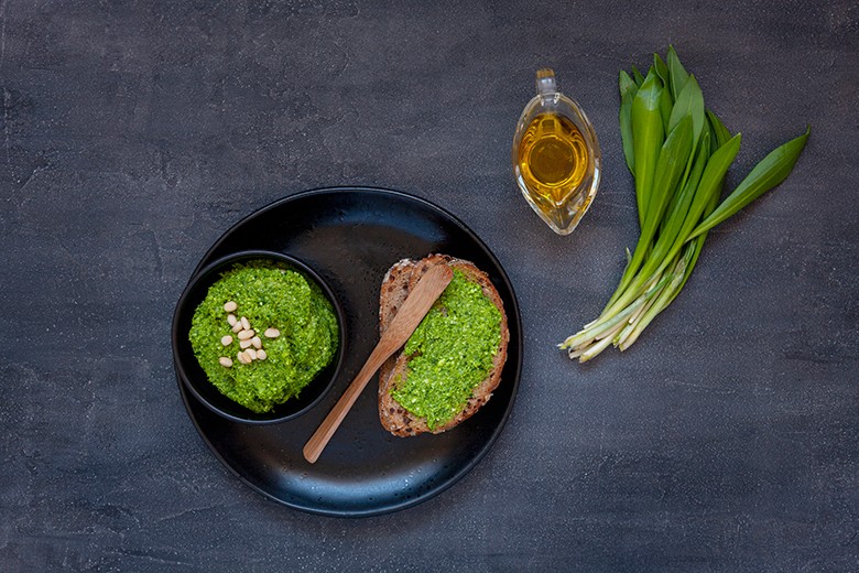 Veganes Bärlauchpesto mit Walnüssen