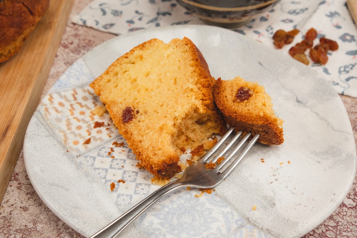 Hefegugelhupf mit Rosinen - Rezept