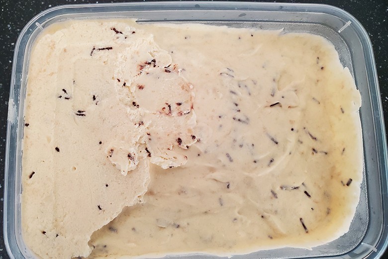 Einfaches Cookie-Eis mit Schokostreuseln