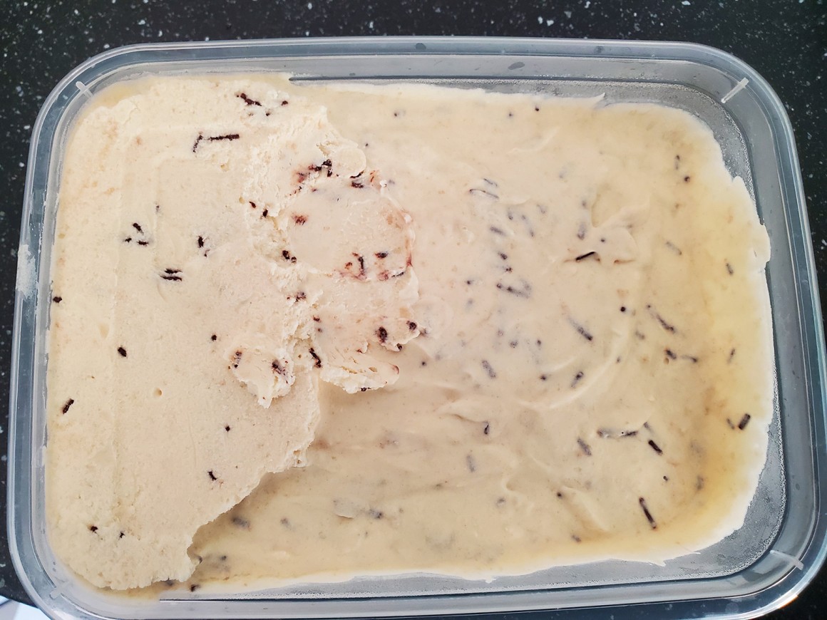 Einfaches Cookie-Eis mit Schokostreuseln