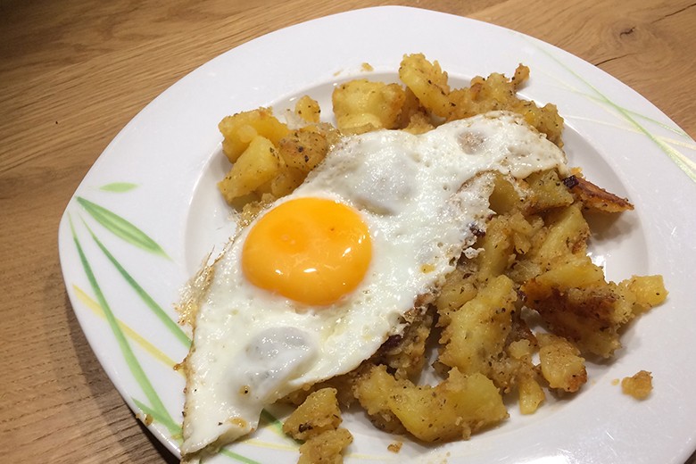 Bratkartoffeln mit Spiegelei