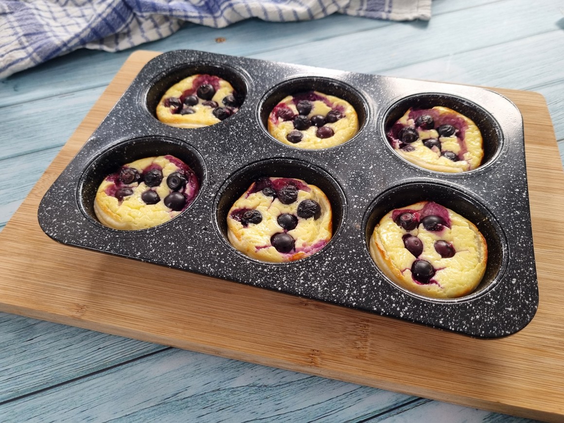 Blätterteigmuffins mit Frischkäse und Heidelbeeren