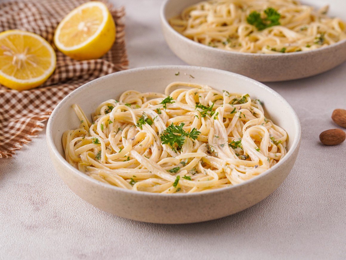 Pasta in Zitronen-Kräutersauce