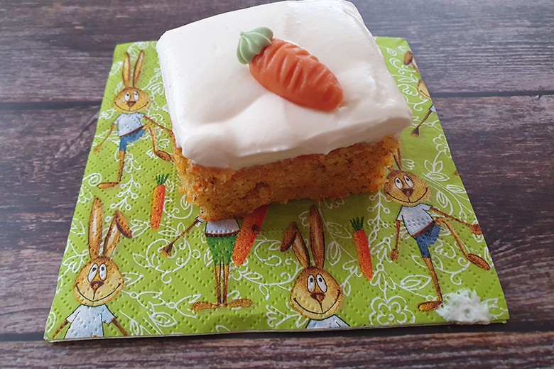 Saftiger Möhrenkuchen vom Blech