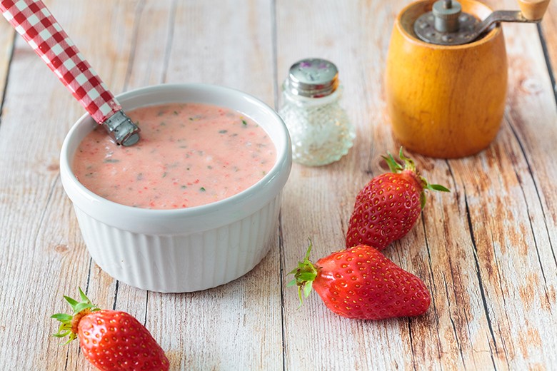 Dressing mit Erdbeere und Minze