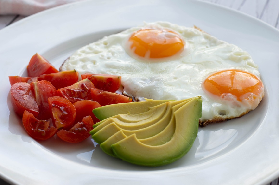 Avocado-Tomaten-Spiegeleier - Rezept
