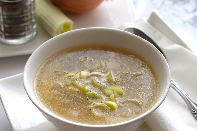 Zwiebelsuppe mit Porree