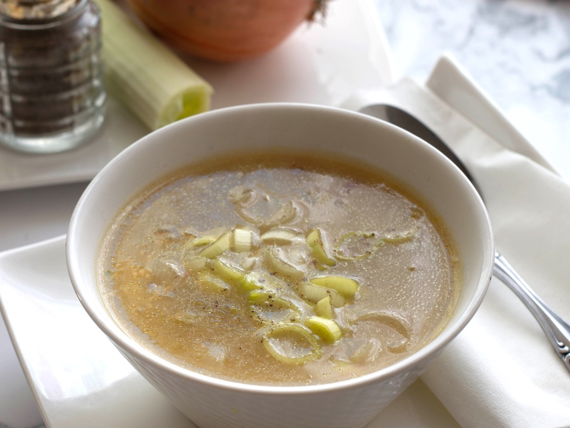 Zwiebelsuppe mit Porree