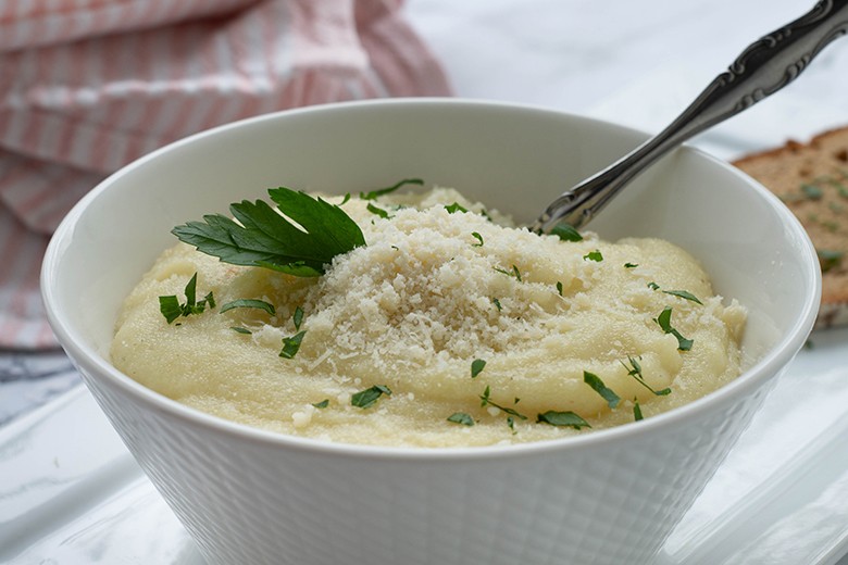 Grießbrei mit Parmesan