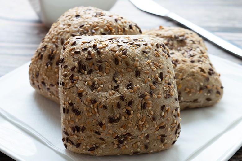 Haferflockenbrötchen mit Körnern