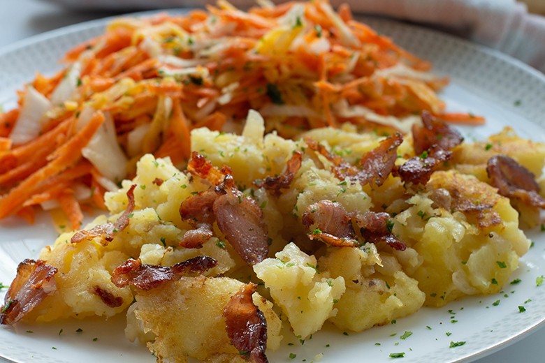 Schmarrn mit Petersilie und Speck