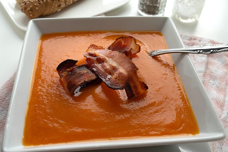Kohlrübensuppe mit Speck