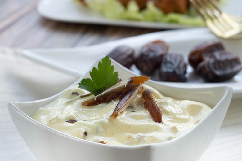 Currydip mit Datteln