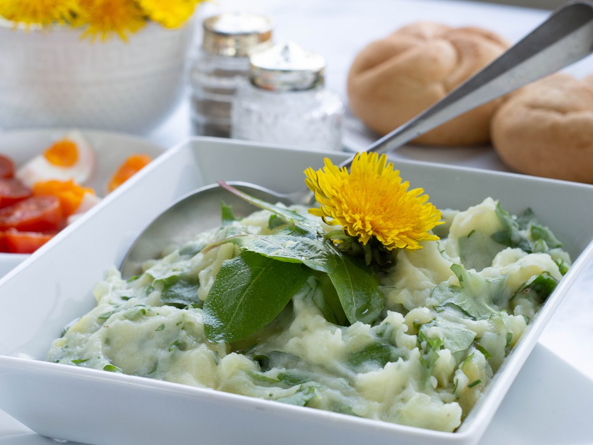 Kartoffelstampf mit jungem Löwenzahn