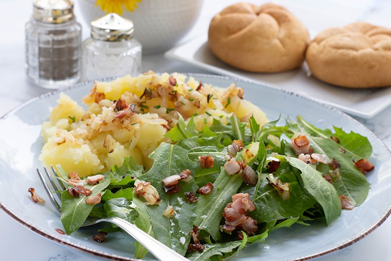 Löwenzahnsalat mit Kartoffeln - Rezept